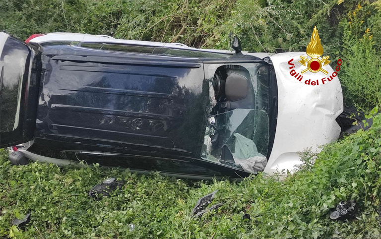 Cadola, 3 Feriti Nello Scontro Fra 2 Auto (di Cui Una Finita Nella ...