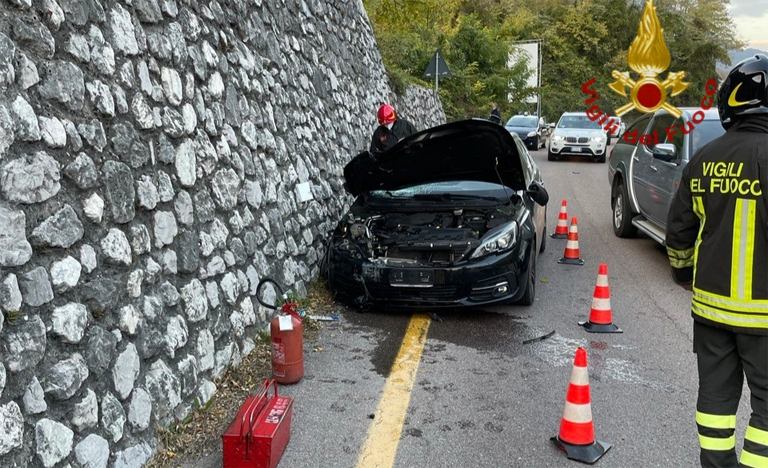 Longarone, 2 feriti nell’auto finita contro il muro